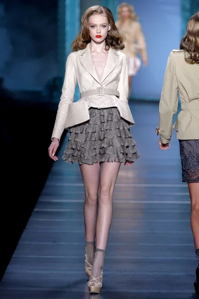 Look 3